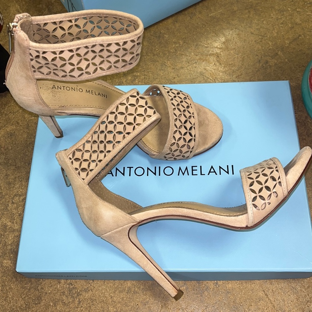 Antonio Melani Leena. Nude suede
